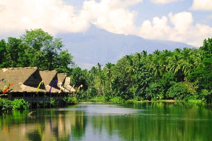 Villa Escudero River