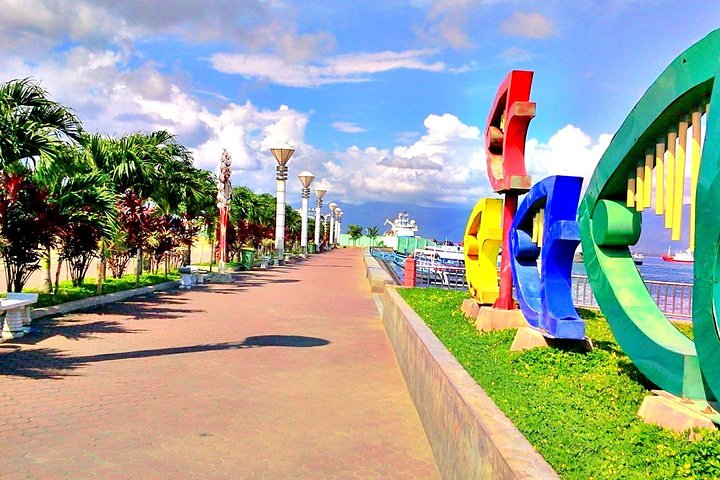 Puerto Princesa CIty Baywalk