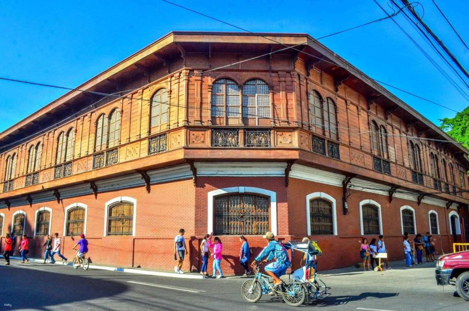 Iloilo City Mysterious Private Tour: Plaza Libertad, Museum of Philippine Economic History, Provincial Capitol, National Museum Grounds & More | Philippines - Photo 1 of 6