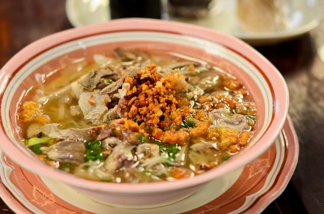 iloilo-culinary-tour-batchoy-in-netongs-coffee-in-madge-cafe-robertos-siopao-casa-mariquit-jaro-church-philippines_1