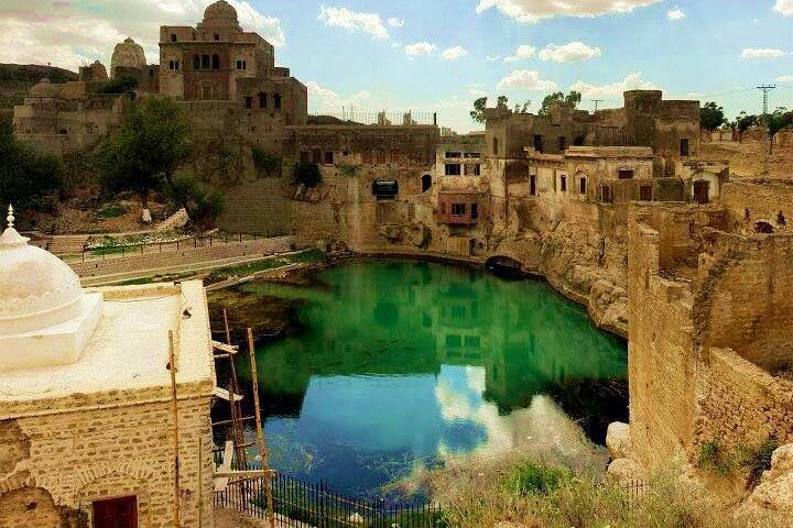 From Lahore: Katas Raj Temple, Khewra Salt Mines & Kalar Kahar Day Trip  - Photo 1 of 8