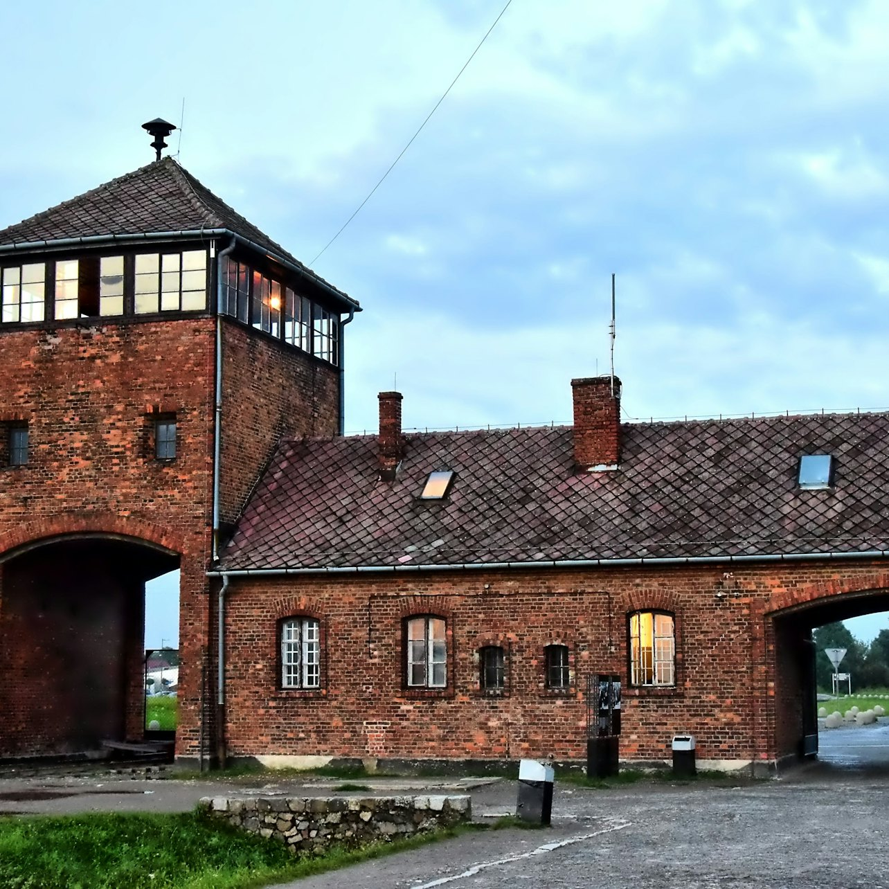 Auschwitz-Birkenau: Guided Tour with Hotel Pick-Up - Language Options - Photo 1 of 11