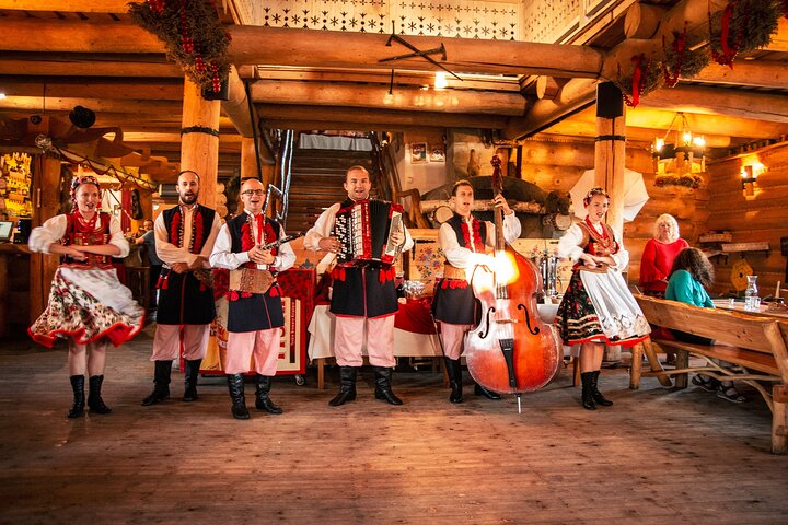 Evening Folk Show, singing, dancing and delicious food - Photo 1 of 7