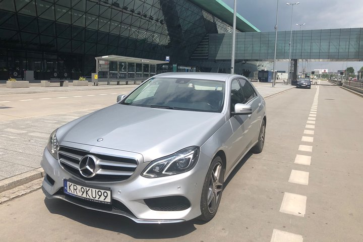 Krakow Airport Private VIP Round-trip Transfer by Mercedes Limousine - Photo 1 of 7