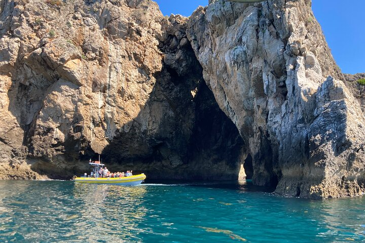 Boat Tour - Arrábida Coves - Photo 1 of 15