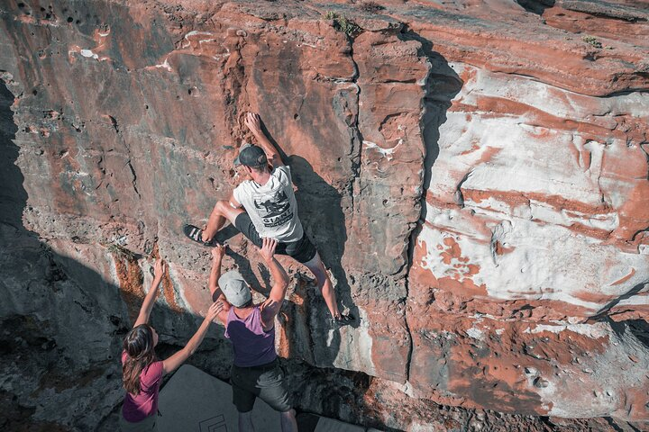 Half-Day Sundowner Bouldering Small Group Guided Trip in Algarve - Photo 1 of 6