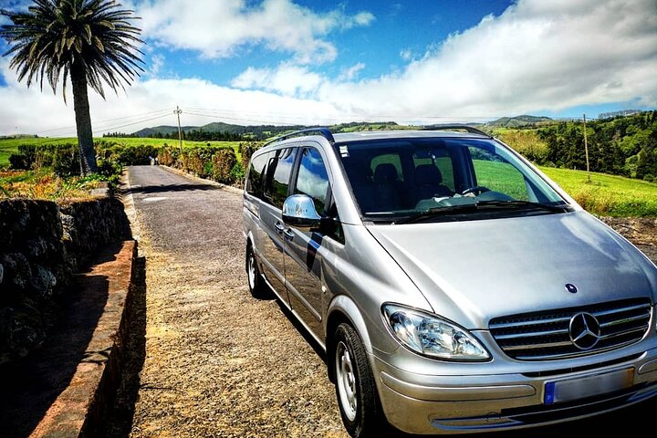 Private Mini Van Sete Cidades and Lagoa do Fogo (1-8 people) - Photo 1 of 11