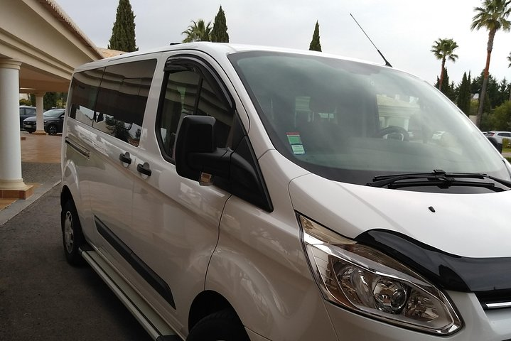 Private ground transportation to and from golf resorts Portugal.