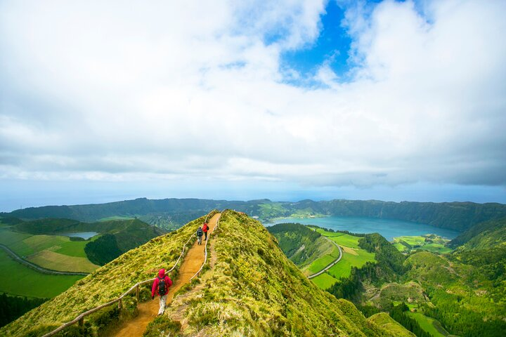 Your Airport Private Transfer with Sete Cidades included - Photo 1 of 25