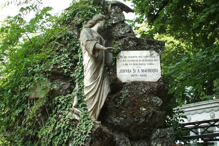 Outdoor Escape Game in Bellu Cemetery Bucharest - Photo 1 of 7