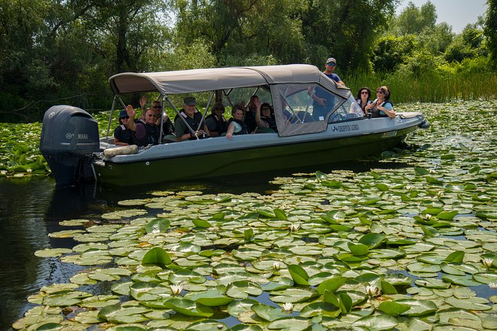 PRIVATE 4-5h speedboat tour to the village Mila23 - Photo 1 of 7