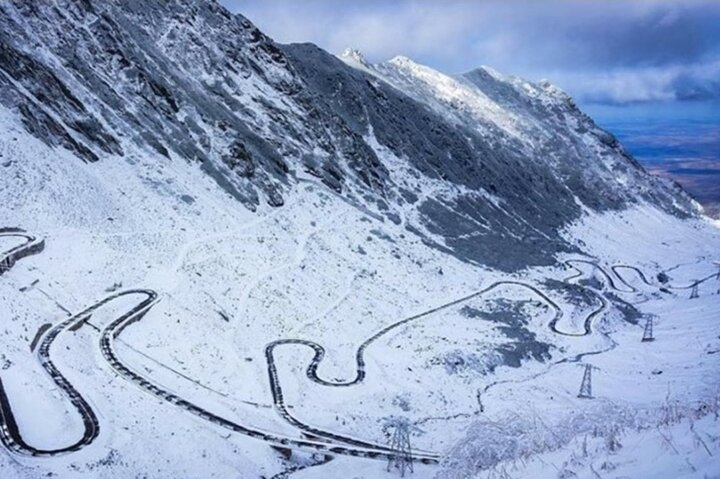 Private tour to Transfagarasan Road and Snow activities - Photo 1 of 7