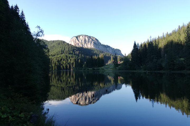 Red Lake and the Kiscohard Massif