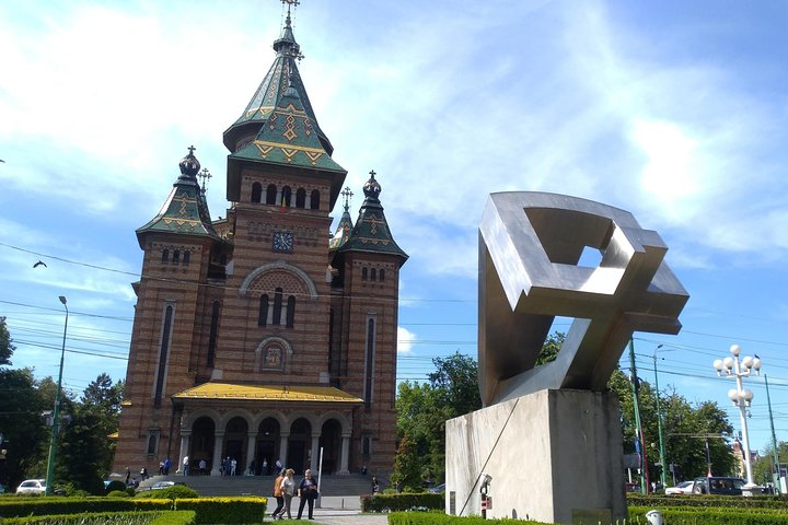 Mitropolitan Orthodox Cathedral and the monument "Crucification"