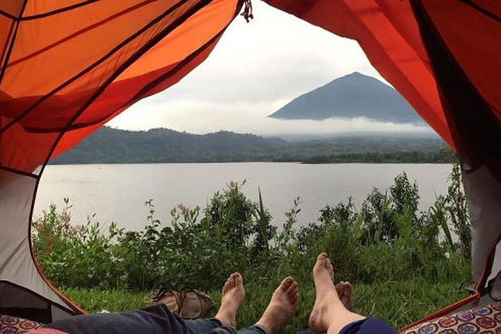 Enchanting Twin Lakes Getaway: Camping on Ile de Cyuza, Musanze - Photo 1 of 7