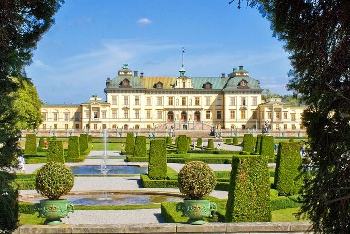 Drottningholm palace tour by VIP car with private guide Stockholm - Photo 1 of 10