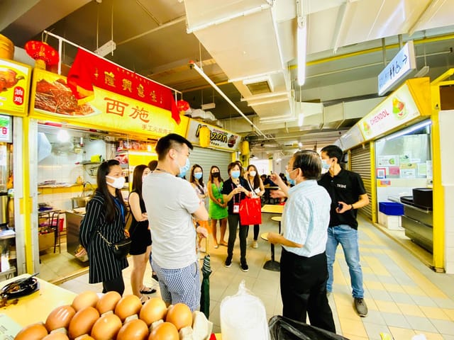 Singapore Food Tours – Chinatown Complex Hawker Center - Photo 1 of 7