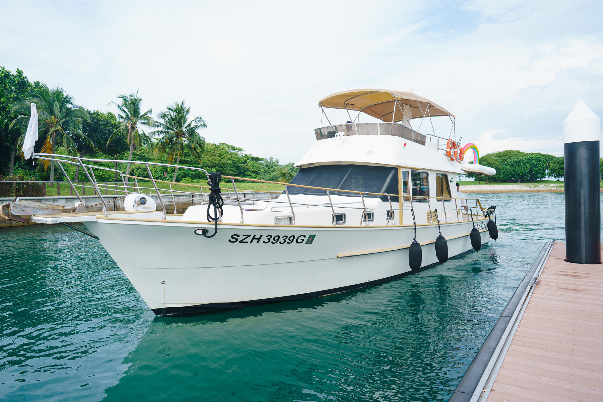 Le Tara Private Charter | Lazarus Island | Singapore | Pelago