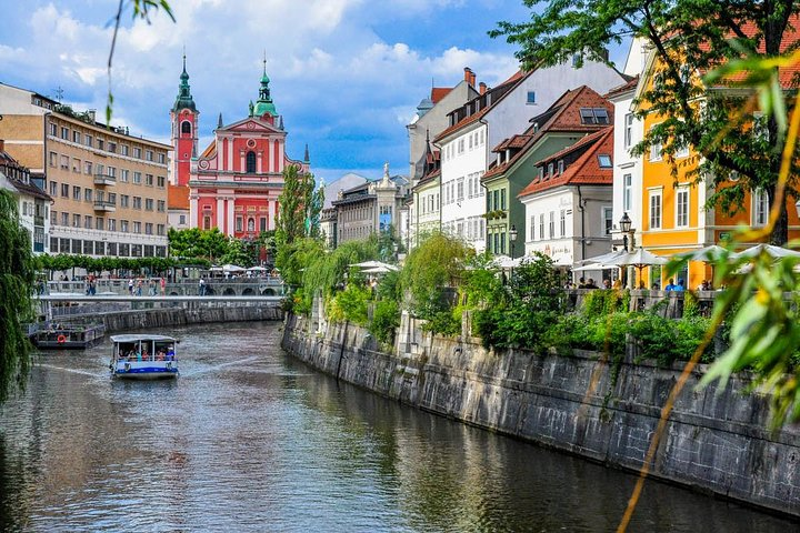 Ljubljana private walking tour with a local - Photo 1 of 11