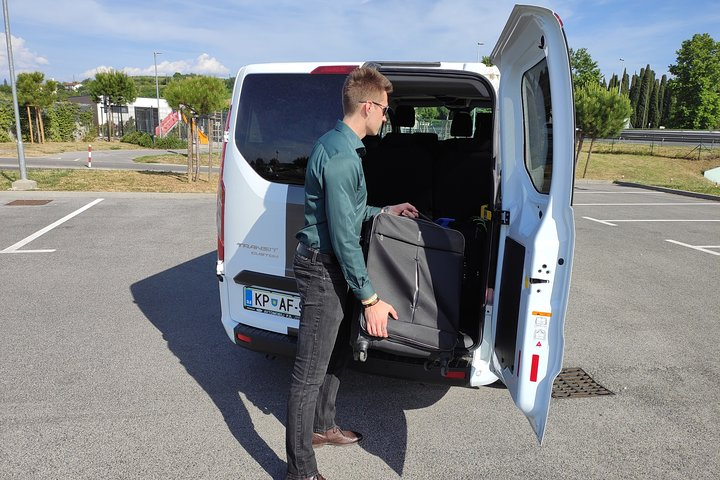 Small-Group Transfer from Koper to Vienna Airport - Photo 1 of 2