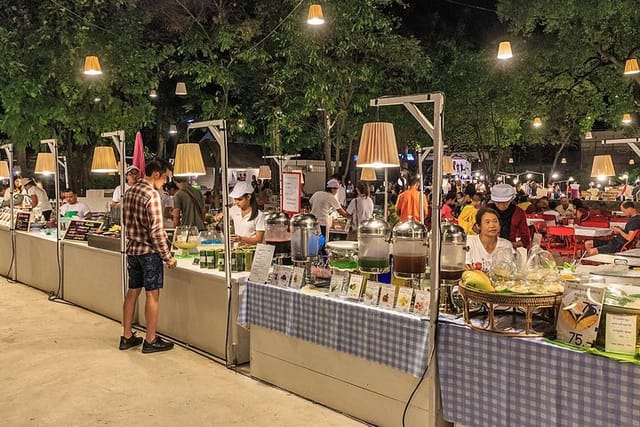 a-taste-of-hua-hin-tour-including-maruekhathaiyawan-floating-cicada-market_1