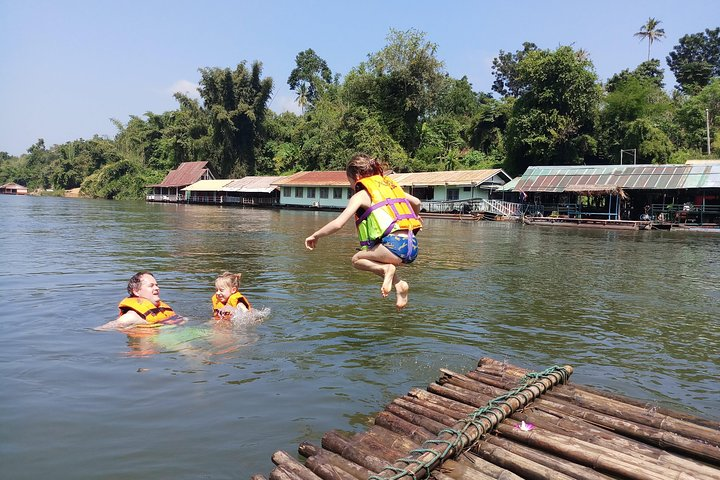 Bamboo raft on the Kwai river - Photo 1 of 6