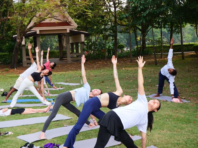 embrace-energy-yoga-class-experience-bangkok-thailand_1