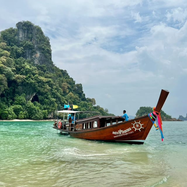 hong-island-one-day-tour-by-luxury-vintage-boat_1