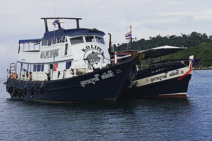 Diving from big boats