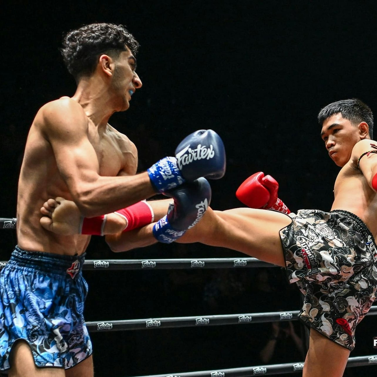 Lumpinee Boxing Stadium: Muay Thai Match - Photo 1 of 10