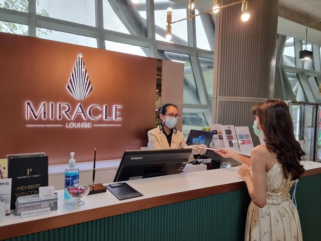 Bangkok Suvarnabhumi International Airport Lounge (Miracle Lounge Access) - Photo 1 of 10