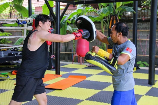 muay-thai-class-by-sor-dechapant-boxing-gym-bangkok-thailand_1