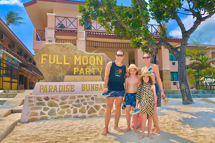 Family with Fullmoon stone