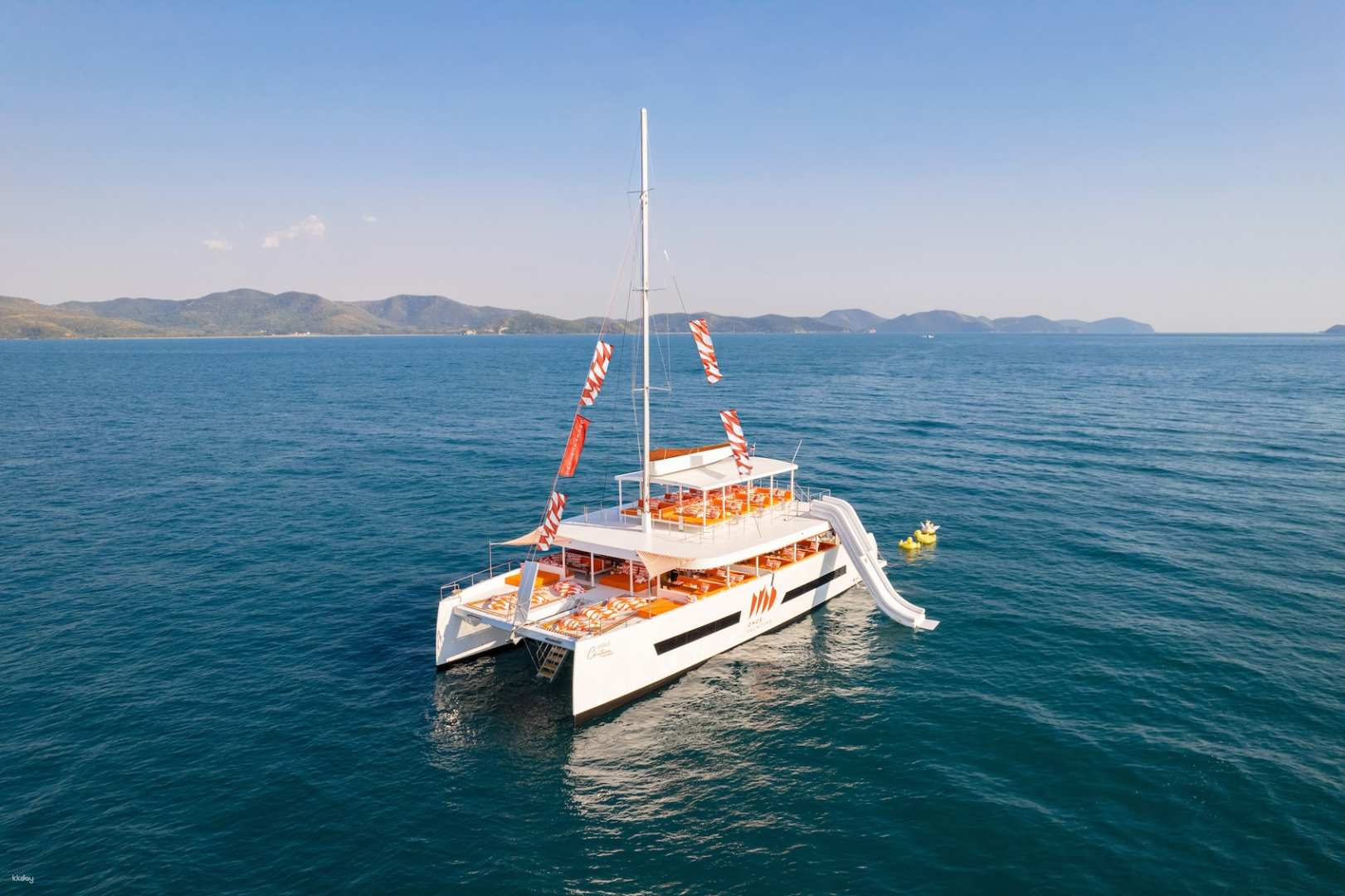 파타야의 Orange Voyage Ultimate Party Catamaran Pattaya 3 Islands Tour ...