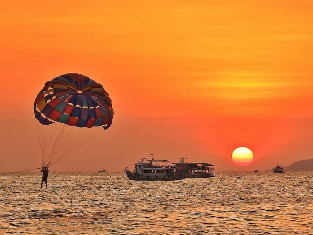 Parasailing Experience in Pattaya - Photo 1 of 9