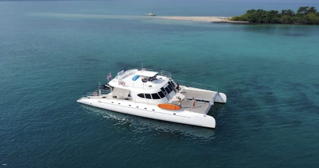 pattaya-islands-hopping-ko-phai-koh-rin-koh-ped-by-luxury-catamaran-yacht-thailand_1
