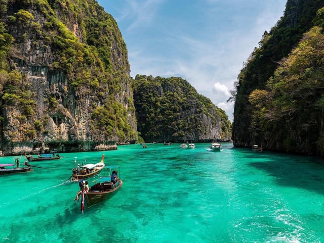 Phi Phi, Maya Area by Longtail Boat From Phi Phi Island | Thailand - Photo 1 of 9