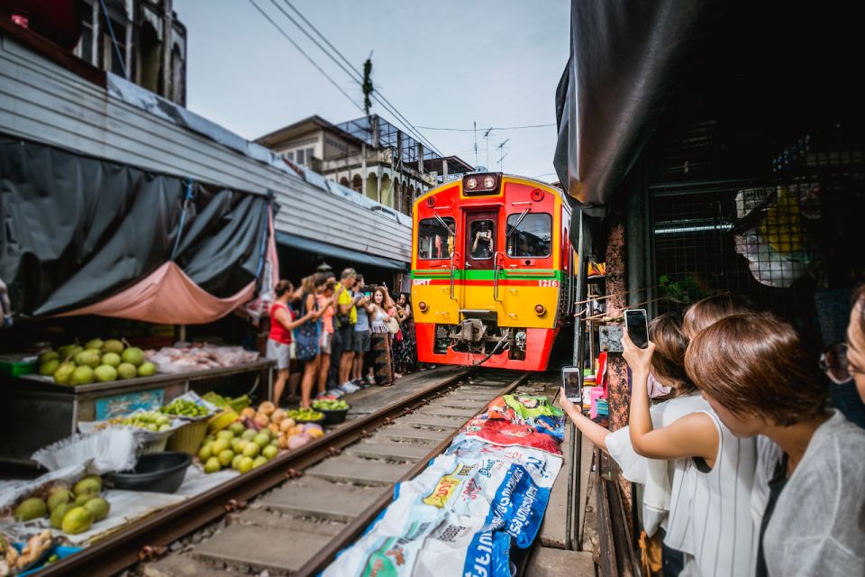 Private Car Hire to Maeklong Railway Market - Photo 1 of 7