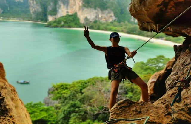 Tour leo núi đá tại Vịnh Railay - Photo 1 of 10