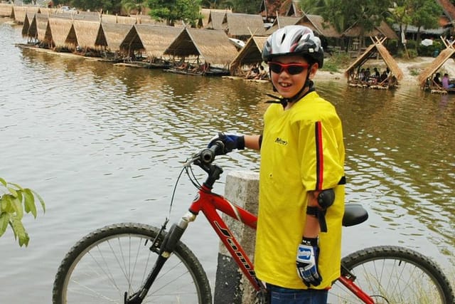 Huay Tueng Thao Lake side huts