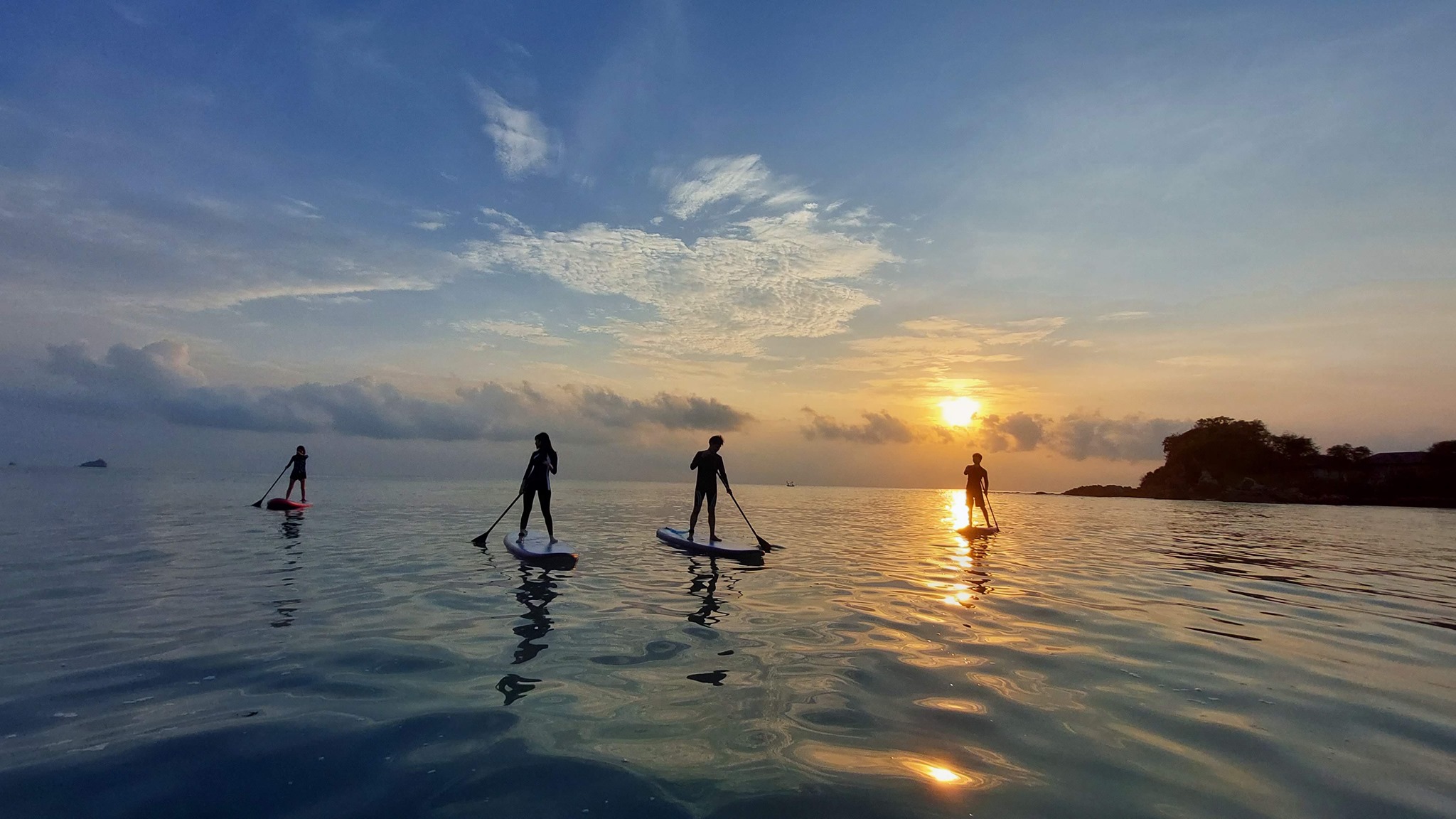 Sunrise Stand Up Paddleboard Yoga in Koh Samui - Photo 1 of 7