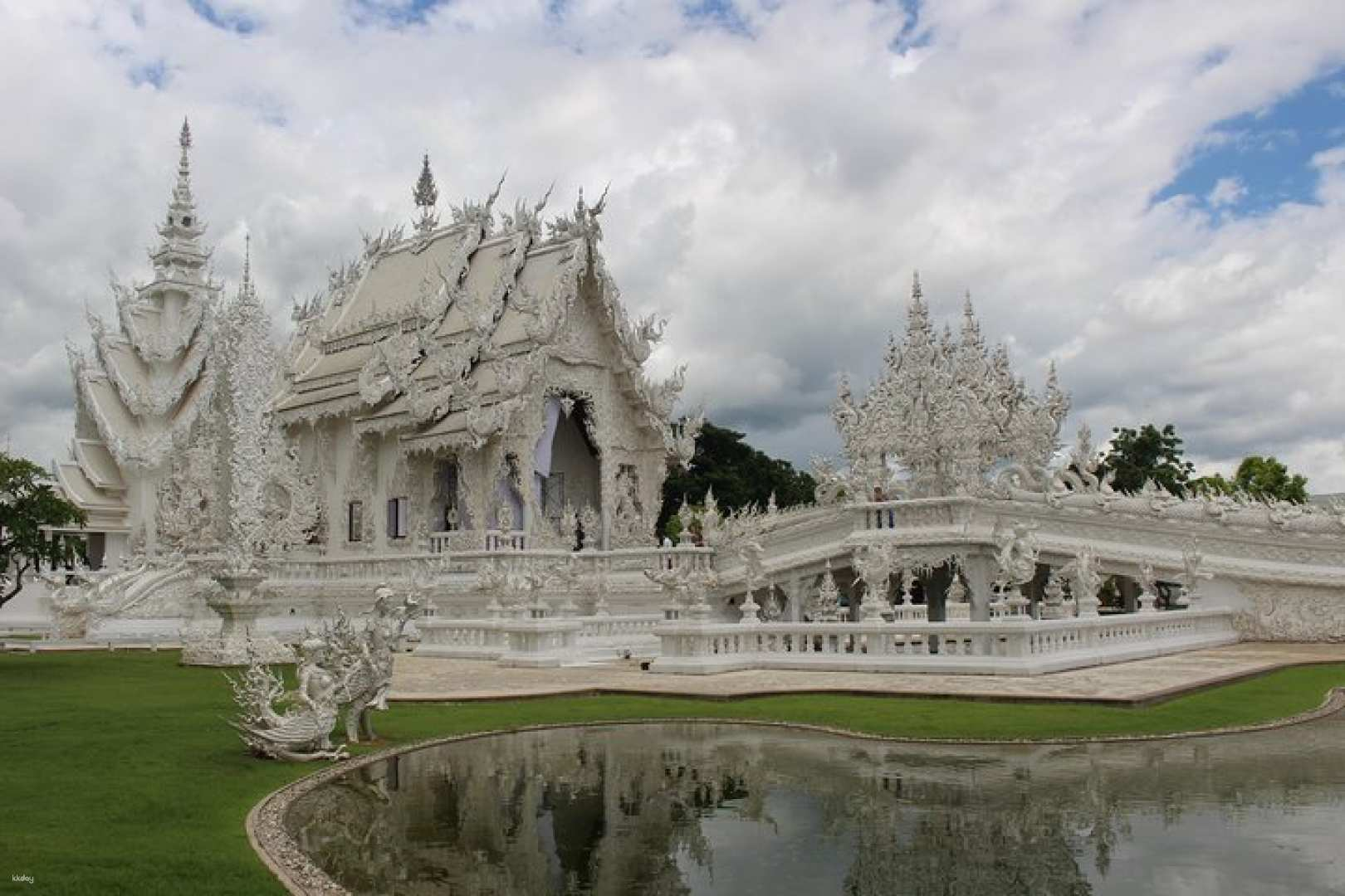 White Temple, Blue Temple, Black House & Singha Park Private Tour in Chiang Rai - Photo 1 of 10