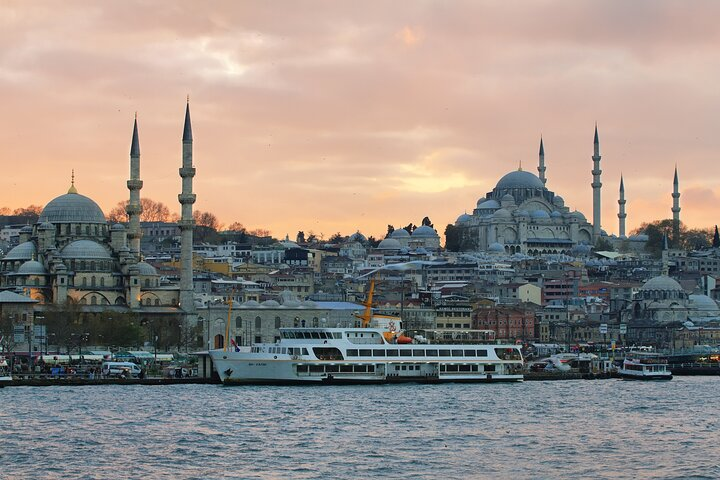 Hire Photographer, Professional Photo Shoot - Istanbul - Photo 1 of 8