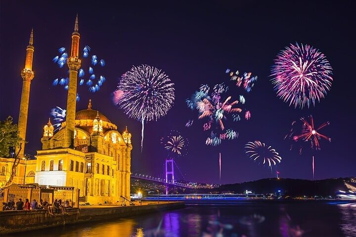 New Year Eve Luxury Yacht Cruise and Fireworks Show on Bosphorus - Photo 1 of 7