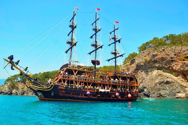 Pirate Yacht in Kemer with Disco&Lunch - Photo 1 of 7