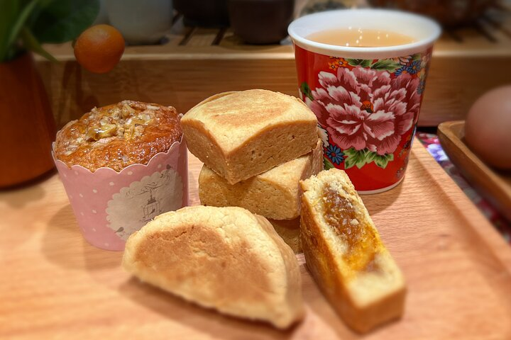 Pineapple Pastry with Egg Yolk, Longan Cake, High Mountain Oolong Tea. Taiwan Traditional Dessert Experience-D (Taipei Cooking Class) - Photo 1 of 9