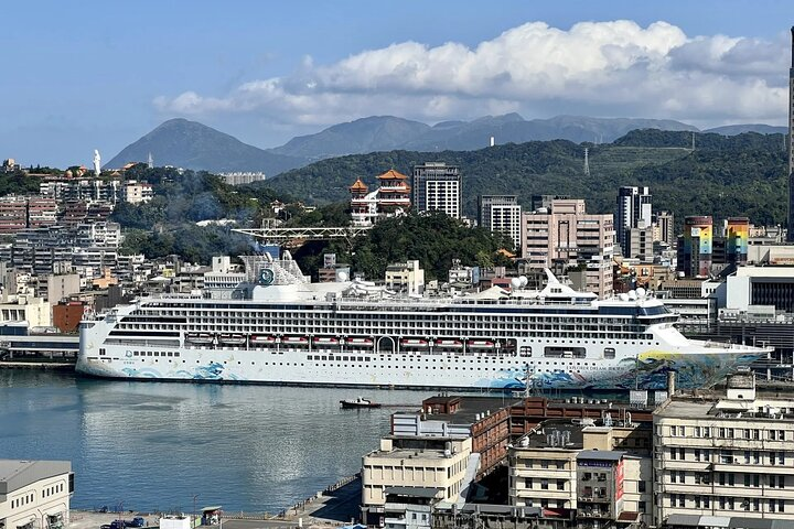 Cruise in Keelung harbor