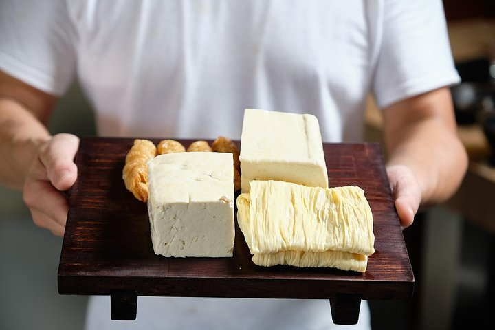 Discover the many ways to prepare and eat tofu over a gourmet lunch