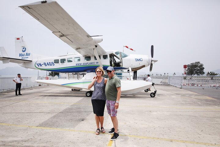 Halong: Scenic Seaplane & Overnight Luxury Cruise