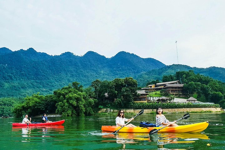 Kayaking at Maichau Hideaway 